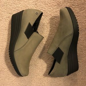 Mephisto Georgina Grey Slip On Wedges size 10 NWB